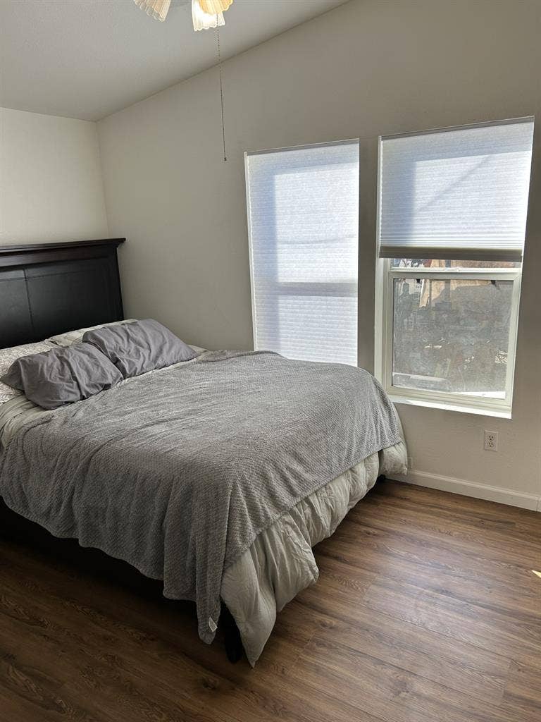 2 rooms available