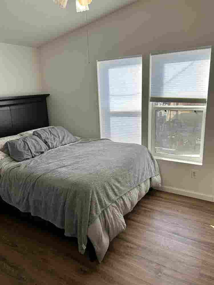 2 rooms available