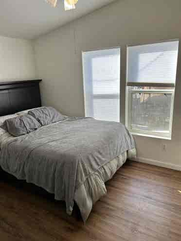 2 rooms available