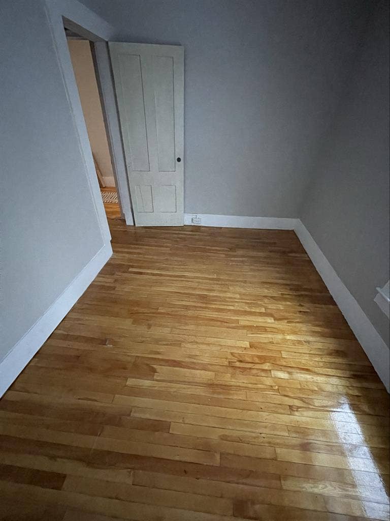 Looking for male renter