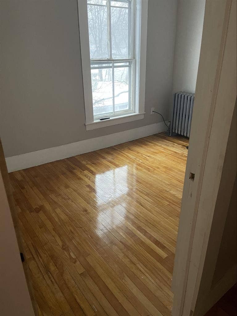 Looking for male renter