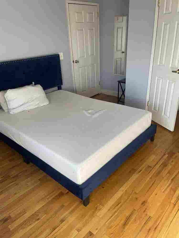 Room for Rent in 4 bedroom apartmen