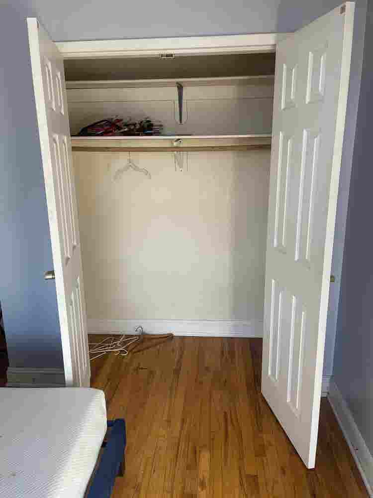 Room for Rent in 4 bedroom apartmen
