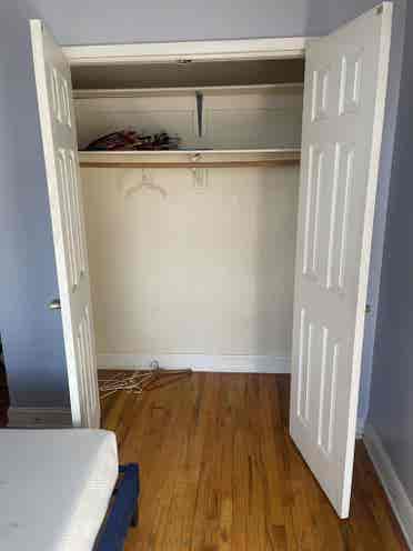 Room for Rent in 4 bedroom apartmen