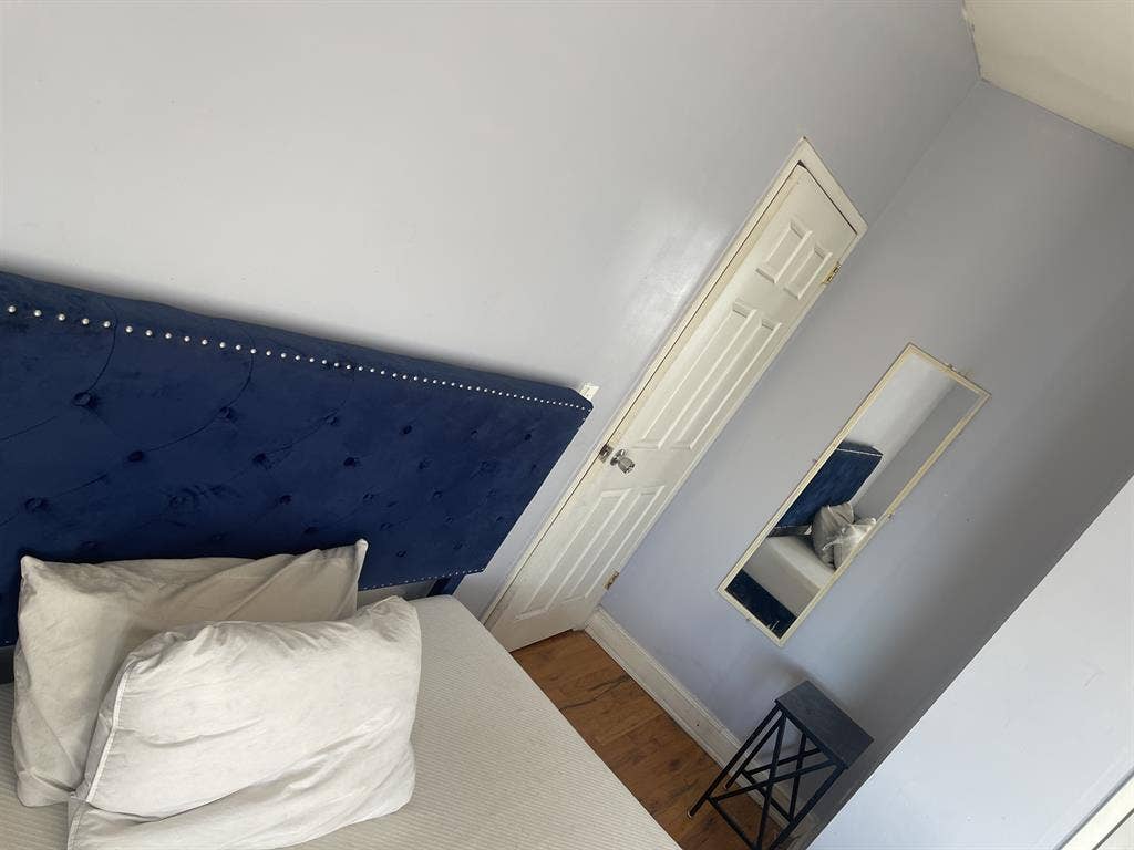 Room for Rent in 4 bedroom apartmen