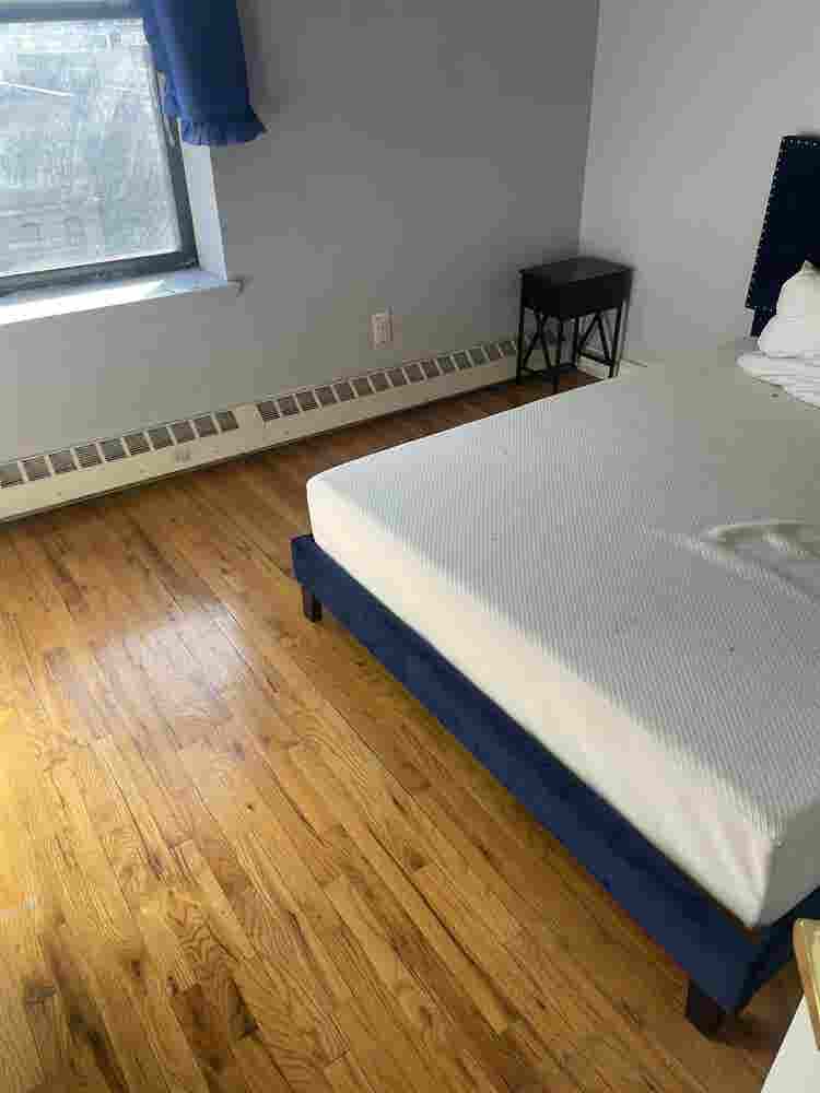 Room for Rent in 4 bedroom apartmen