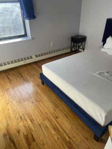 Room for Rent in 4 bedroom apartmen