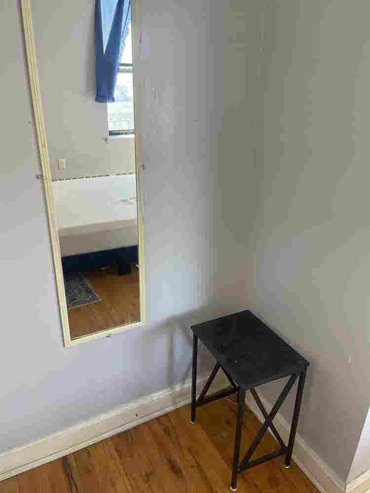Room for Rent in 4 bedroom apartmen