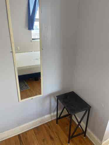 Room for Rent in 4 bedroom apartmen