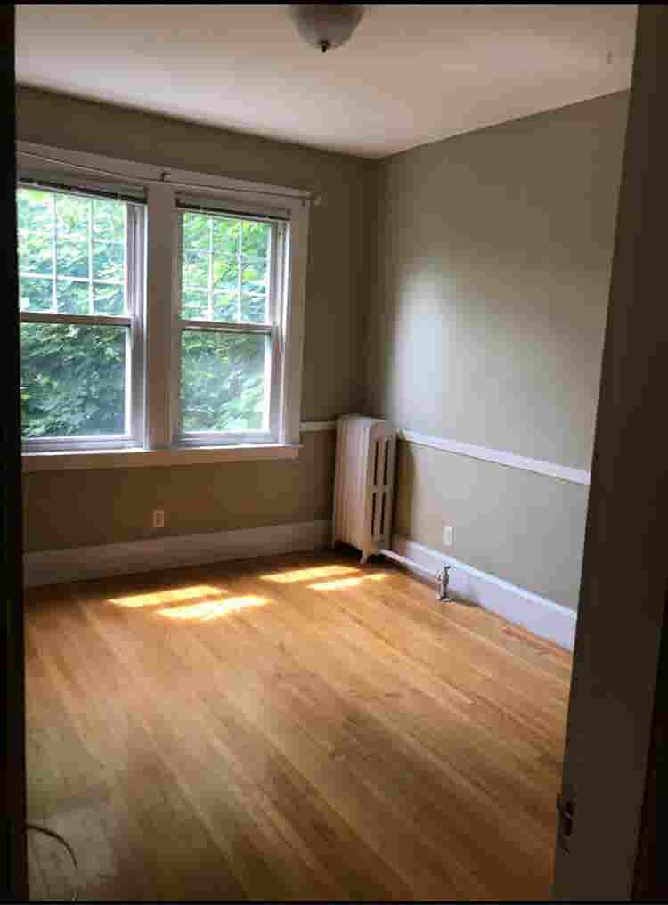 Looking for  roommates. Melrose