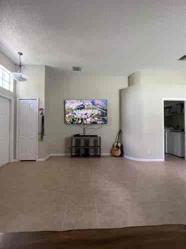 Looking for a roommate in a