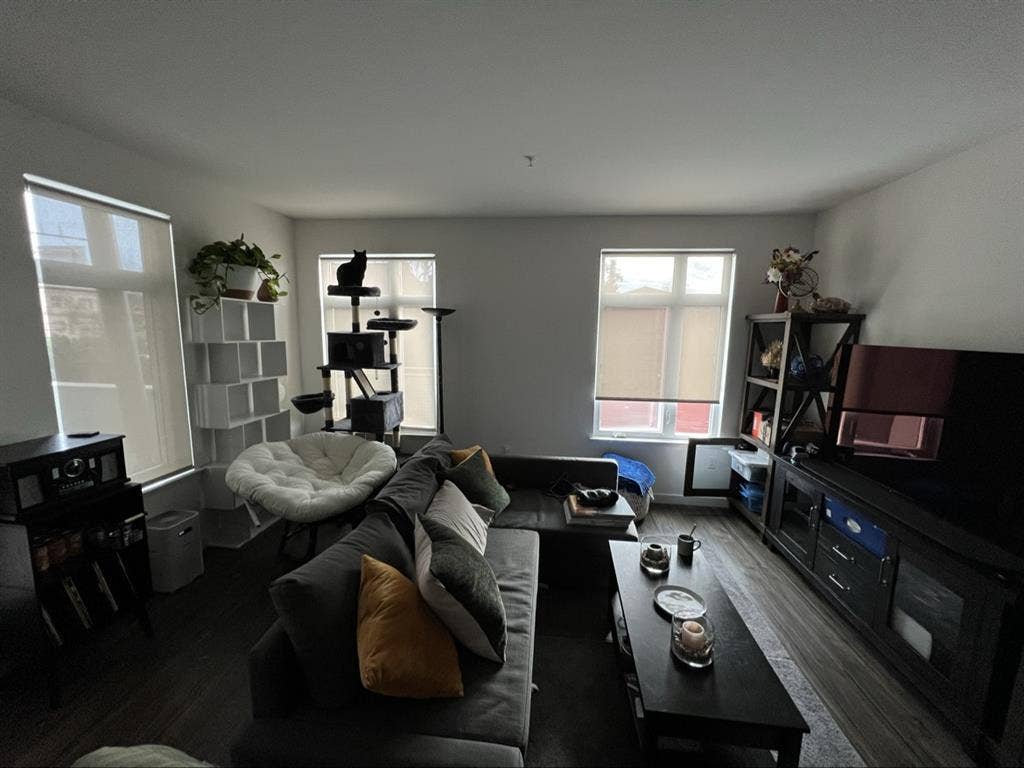 Room on Telegraph, by 6 bus stop!