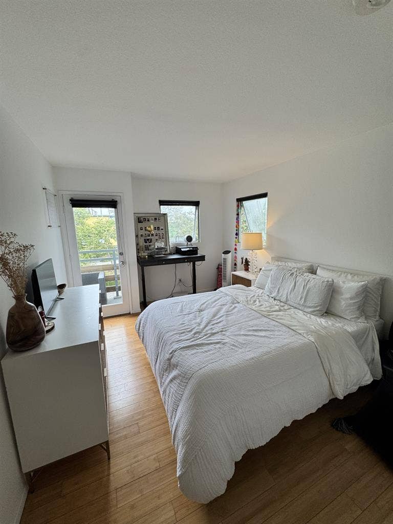 Bath Sublease Venice