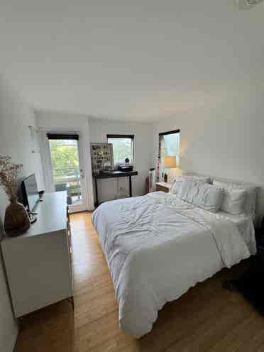 Bath Sublease Venice