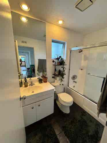 Bath Sublease Venice