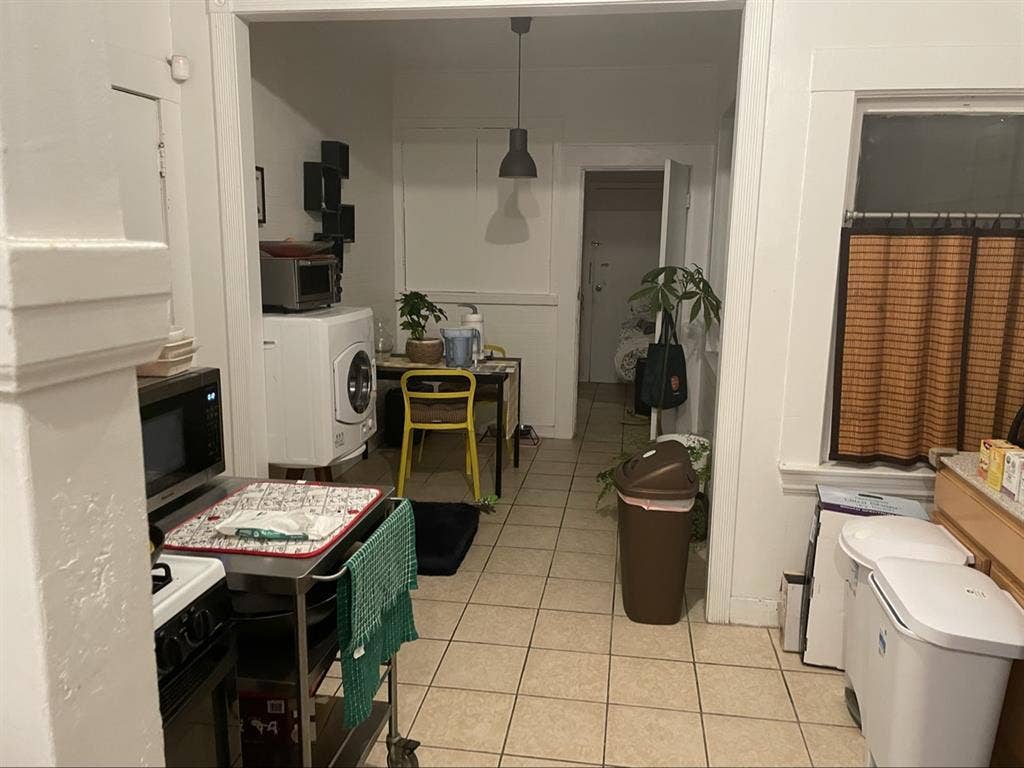 Master bathroom with parking spott