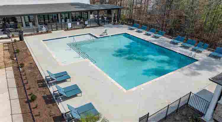 Looking for 1 
female roommate