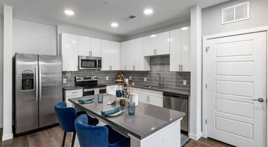 Looking for 1 
female roommate