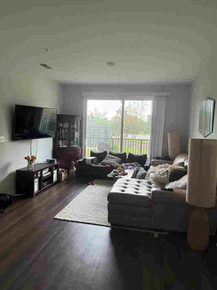Looking for 1 
female roommate