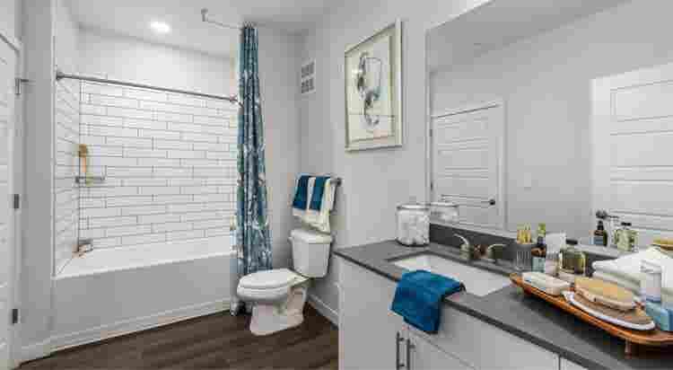 Looking for 1 
female roommate