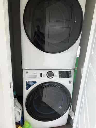 Looking for 1 
female roommate