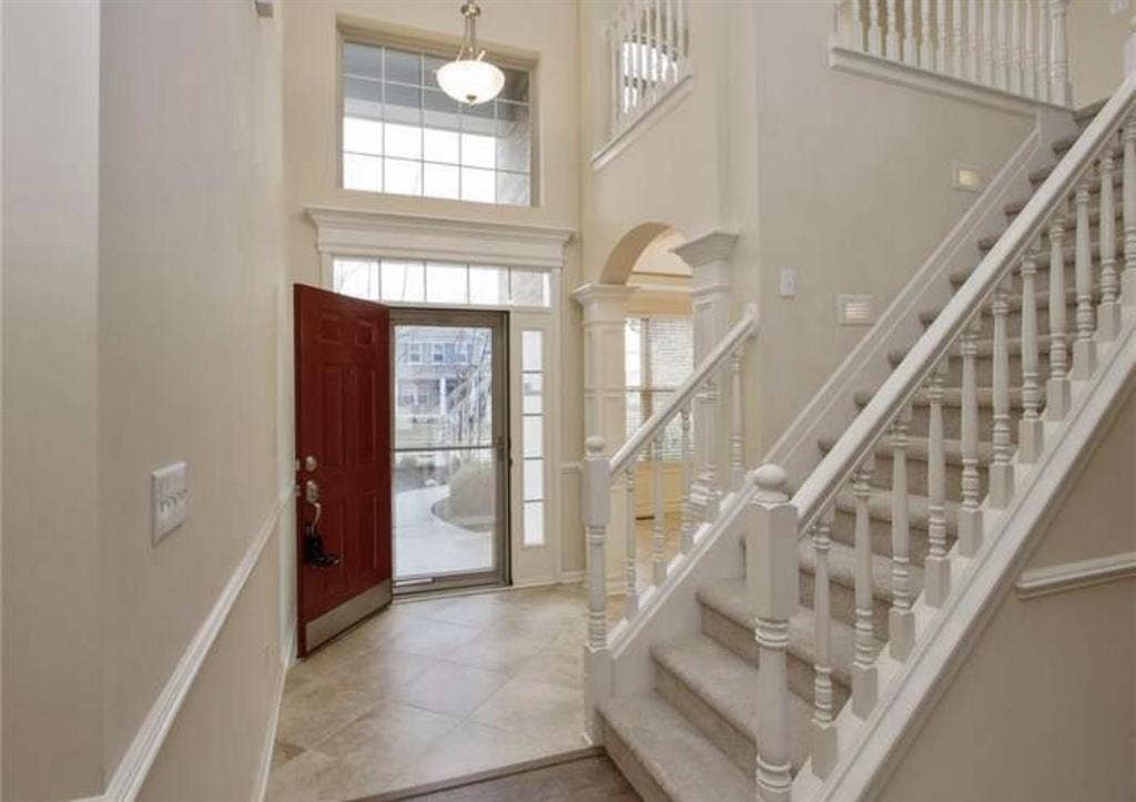 Spacious room quiet neighborhood