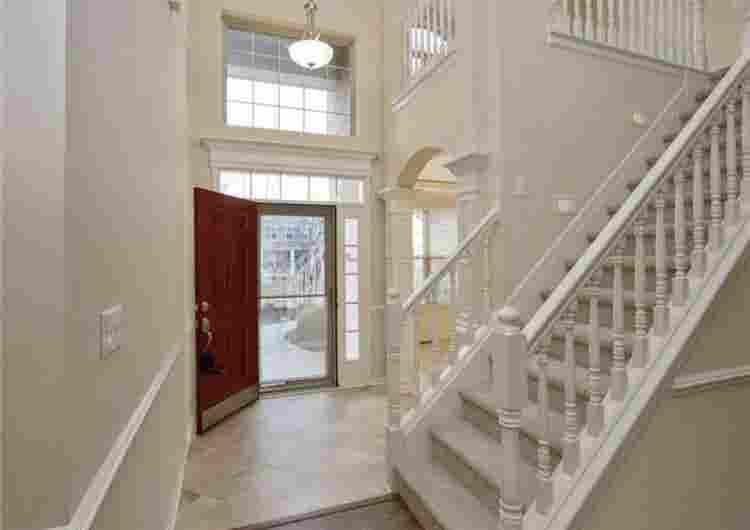 Spacious room quiet neighborhood