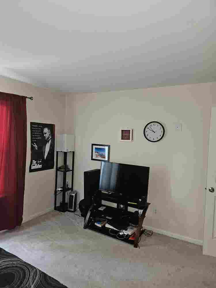 Spacious room quiet neighborhood