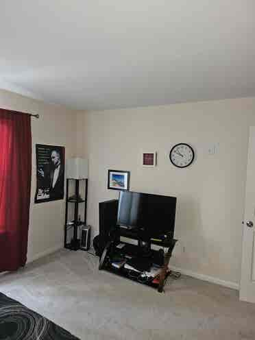 Spacious room quiet neighborhood