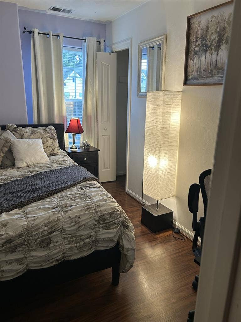 Seeking responsible roommate