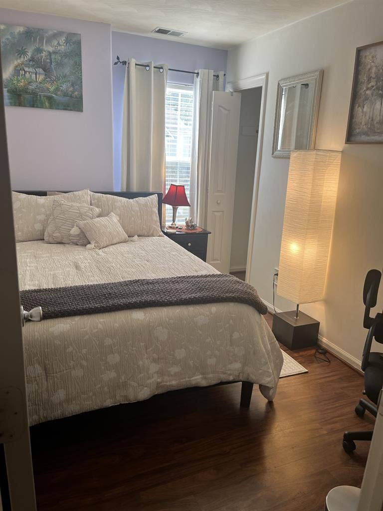 Seeking responsible roommate