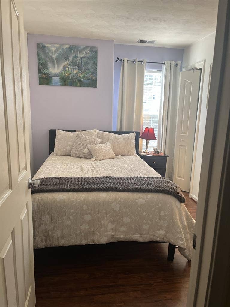 Seeking responsible roommate