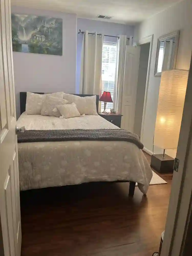 Seeking responsible roommate