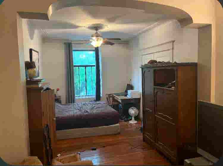 Nice bright room near everything!