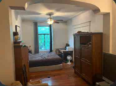 Nice bright room near everything!