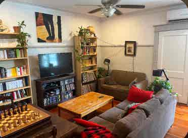 Nice bright room near everything!