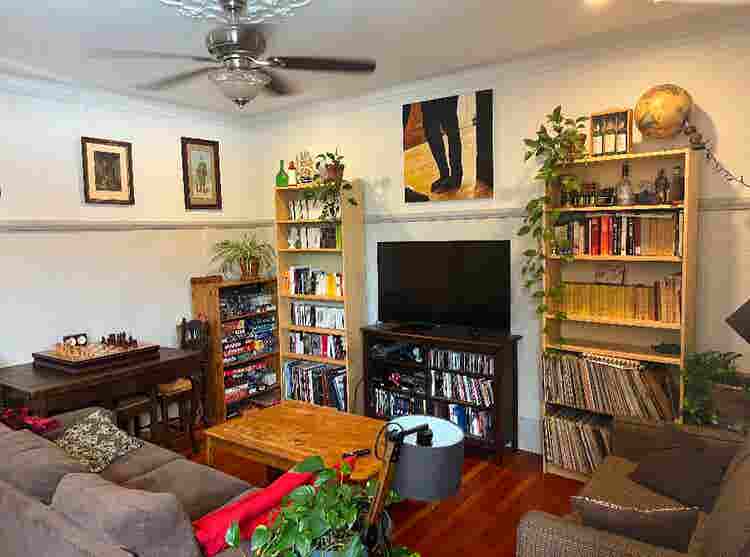 Nice bright room near everything!