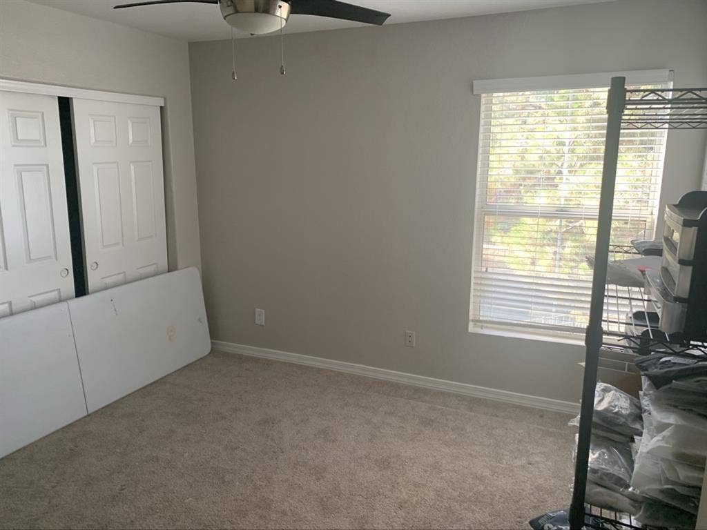 Looking for Roommate