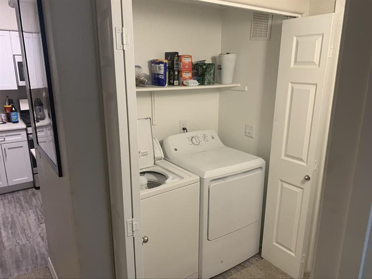 Looking for Roommate