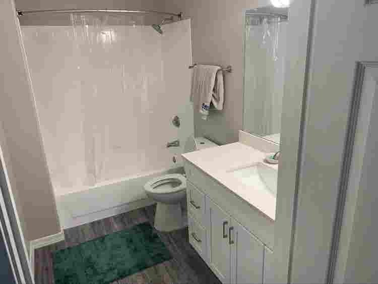 Looking for Roommate