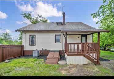 Cozy Home on Noble Roadd