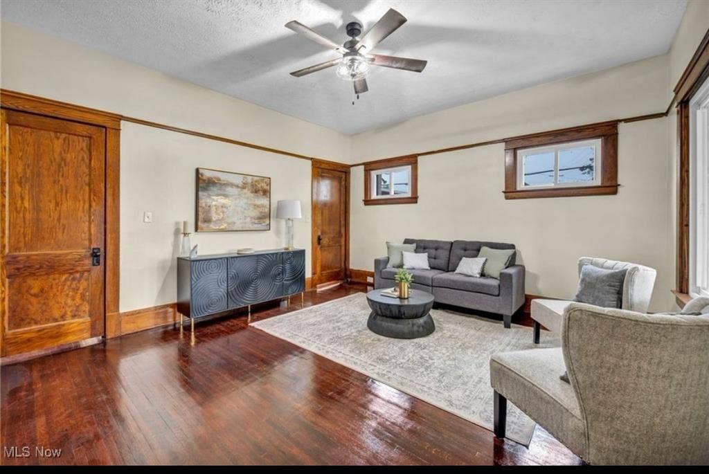 Cozy Home on Noble Roadd