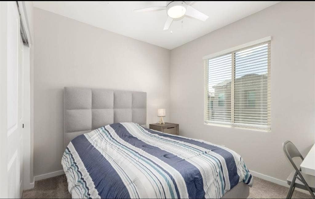 Comfortable Queen Room In Gilbert