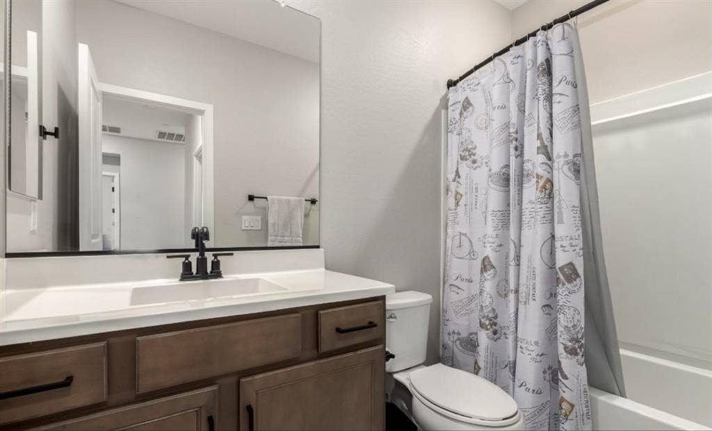 Comfortable Queen Room In Gilbert