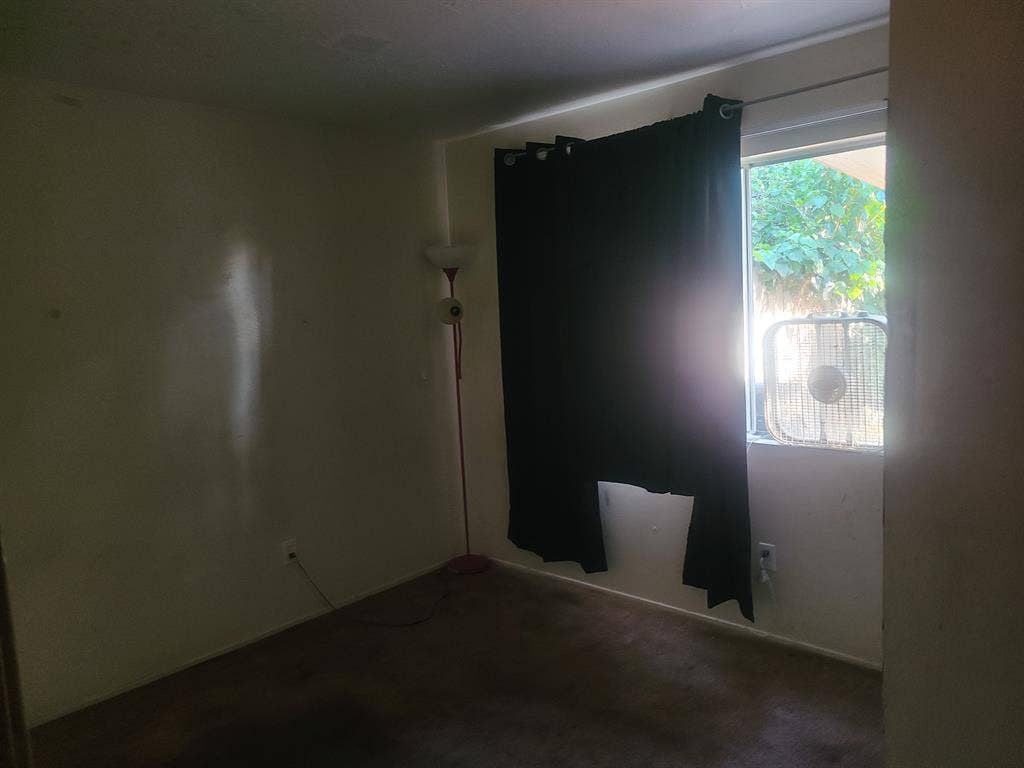 Rm 4 rent in esco for chill person