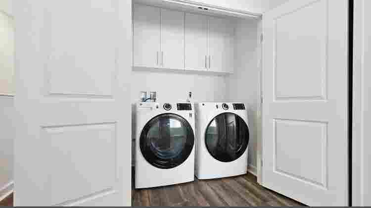 LOOKING FOR A ROOMMATE IN MERGE