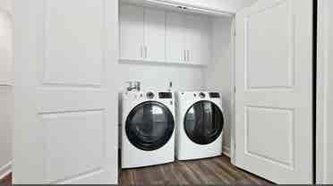 LOOKING FOR A ROOMMATE IN MERGE