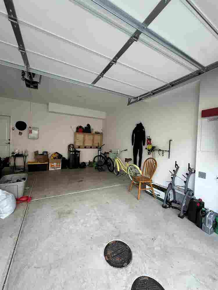 LOOKING FOR A ROOMMATE IN MERGE