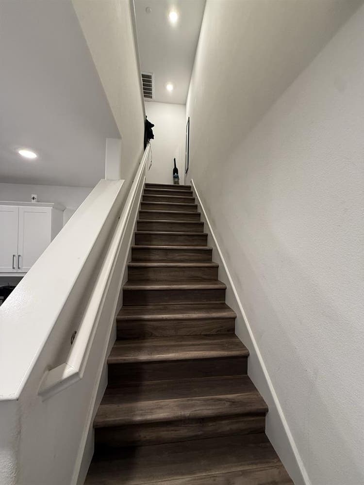 LOOKING FOR A ROOMMATE IN MERGE