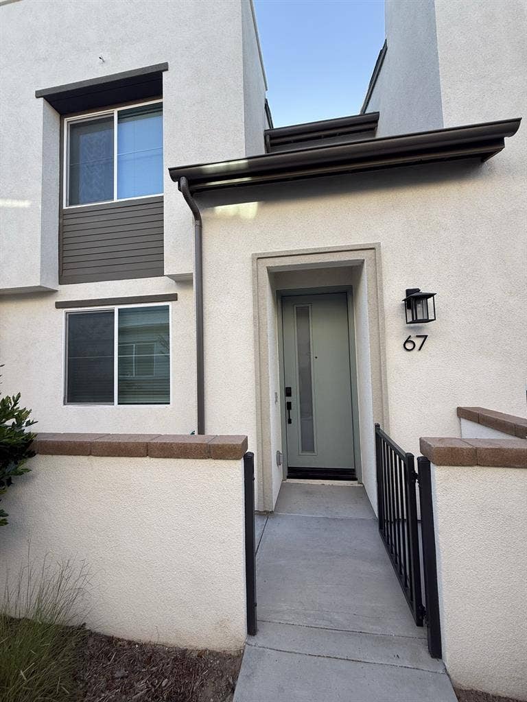 LOOKING FOR A ROOMMATE IN MERGE